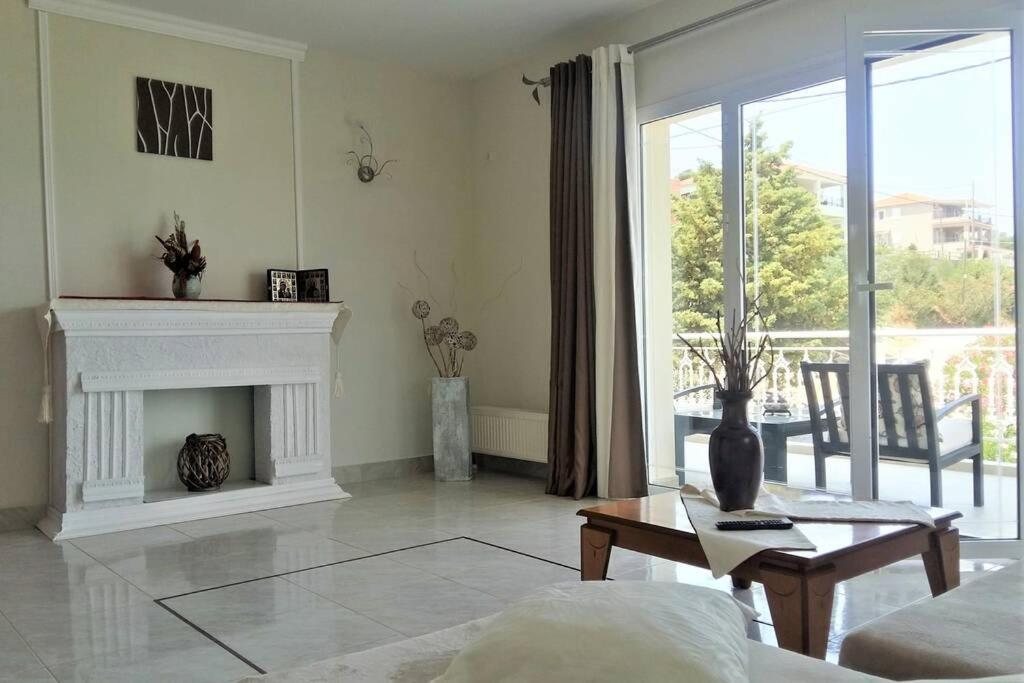 Sea And Mountains View Apartment 阿尔戈斯托利翁 外观 照片